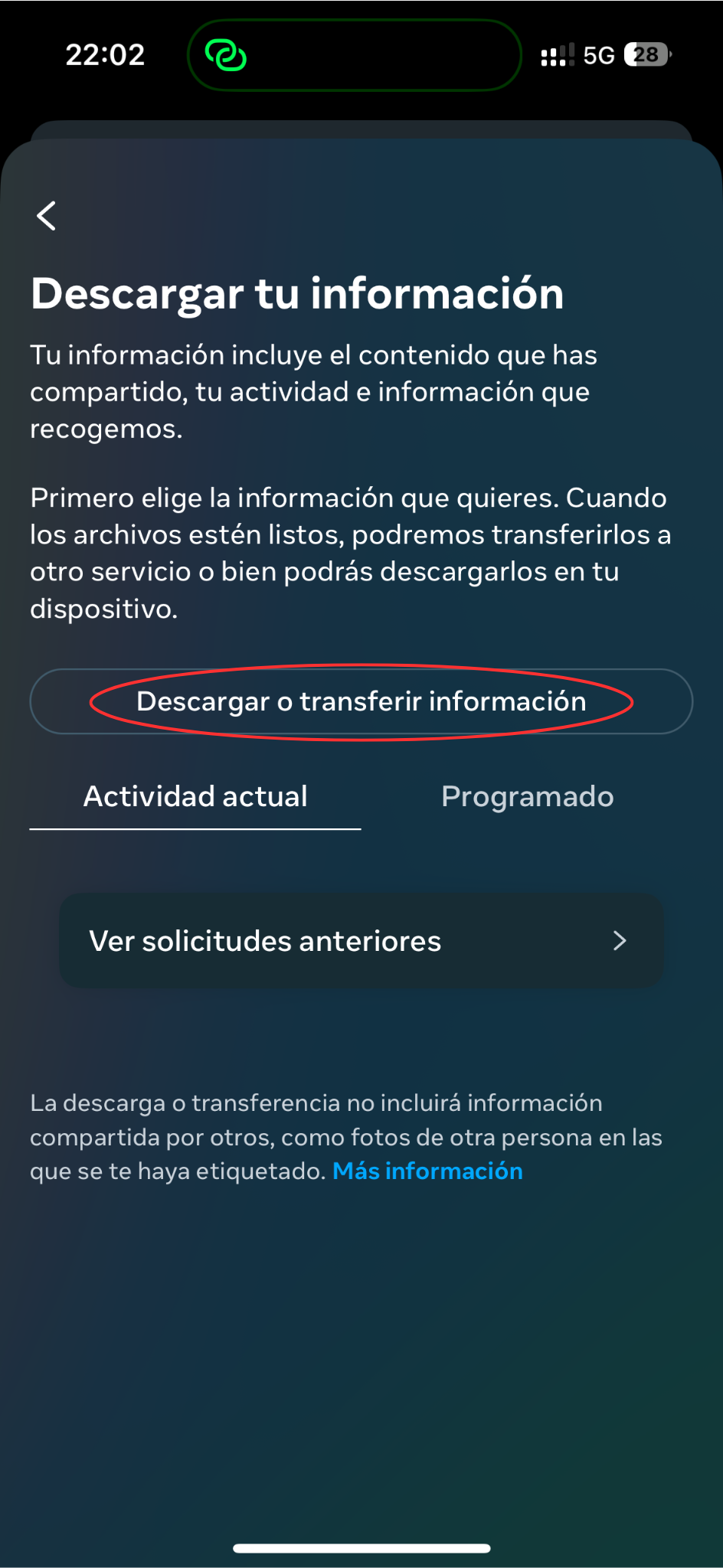 Selecciona la opción "Descargar o transferir información" dentro del Centro de cuentas de Instagram.